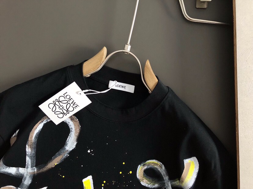 LOEWE 罗意威 最新最顶级多彩se手绘款质感短袖圆领T恤，款短袖，顶级纯棉品质原单短袖，顶级制作工艺