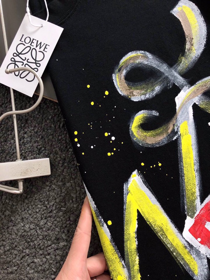 LOEWE 罗意威 最新最顶级多彩se手绘款质感短袖圆领T恤，款短袖，顶级纯棉品质原单短袖，顶级制作工艺