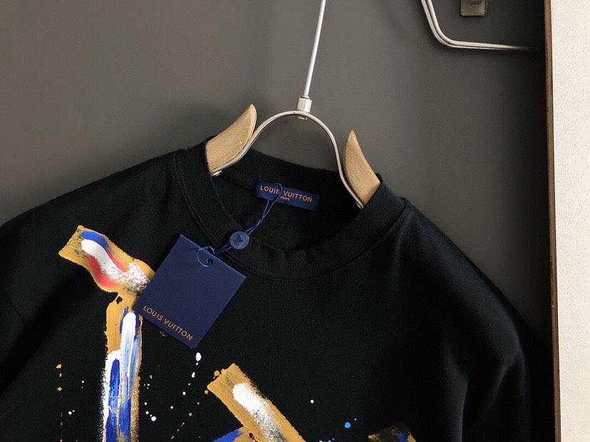 Louis Vuitton 路易威登 lv 驴牌最新最顶级多彩se手绘款质感短袖圆领T恤，款短袖，顶级纯