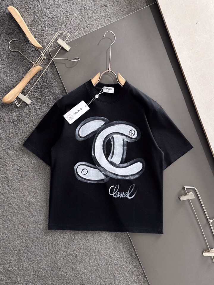 （高版本）CHANEL 香奈儿2026SS春夏最新款圆领时尚短袖圆领T恤，官网同步，纯棉面料！贴肤舒适，