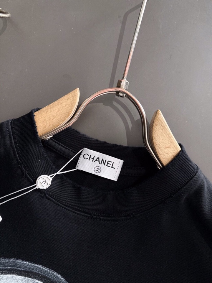 （高版本）CHANEL 香奈儿2026SS春夏最新款圆领时尚短袖圆领T恤，官网同步，纯棉面料！贴肤舒适，