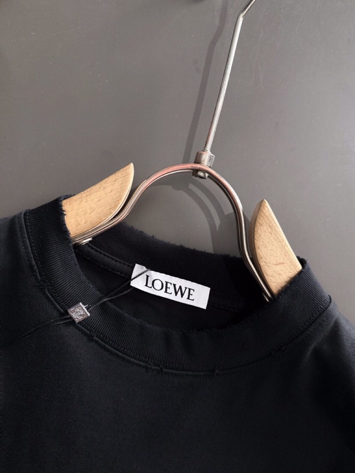 （高版本）LOEWE 罗意威2026SS春夏最新款圆领时尚短袖圆领T恤，官网同步，纯棉面料！贴肤舒适，耐