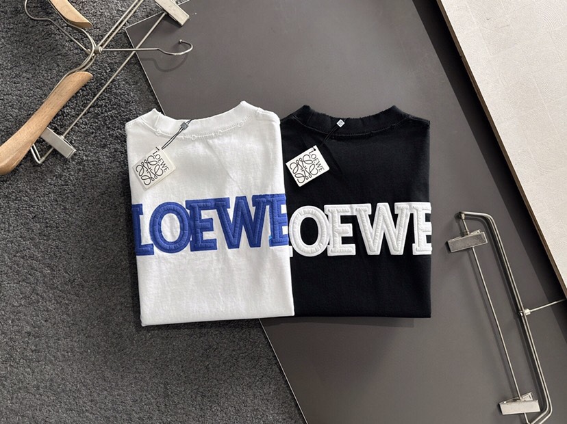 （高版本）LOEWE 罗意威2026SS春夏最新款圆领时尚短袖圆领T恤，官网同步，纯棉面料！贴肤舒适，耐