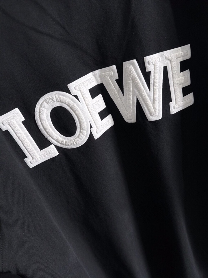 （高版本）LOEWE 罗意威2026SS春夏最新款圆领时尚短袖圆领T恤，官网同步，纯棉面料！贴肤舒适，耐