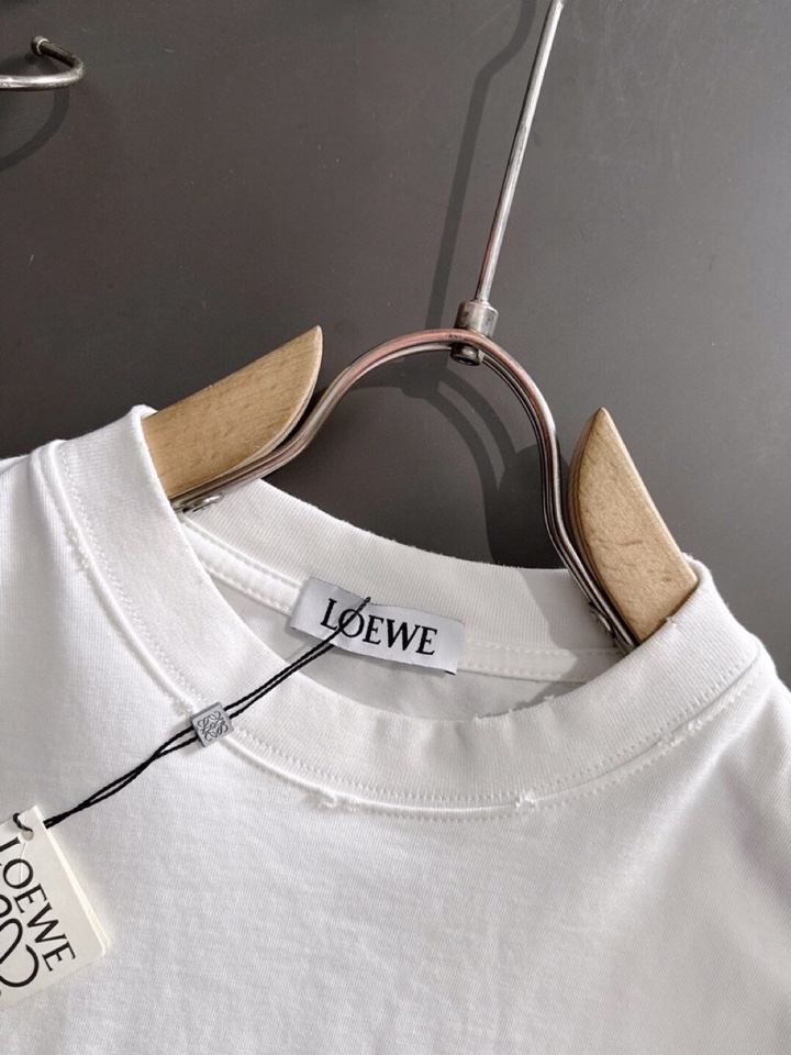 （高版本）LOEWE 罗意威2026SS春夏最新款圆领时尚短袖圆领T恤，官网同步，纯棉面料！贴肤舒适，耐