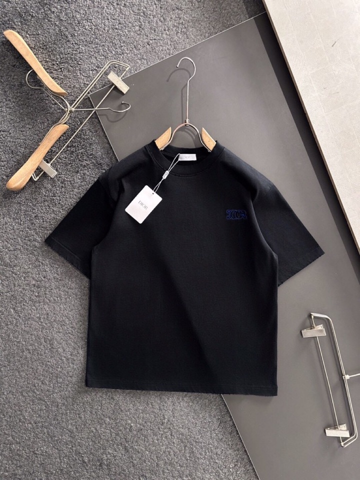 （高版本）Dior 迪奥2026SS春夏最新款圆领时尚短袖圆领T恤，官网同步，纯棉面料！贴肤舒适，耐看又