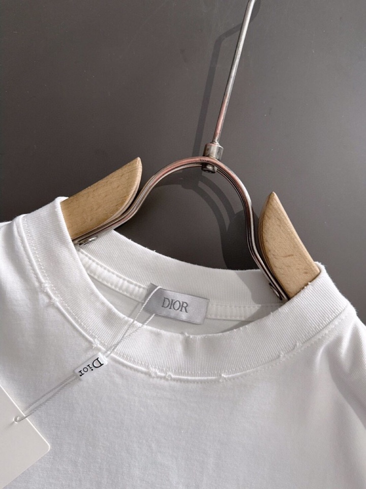 （高版本）Dior 迪奥2026SS春夏最新款圆领时尚短袖圆领T恤，官网同步，纯棉面料！贴肤舒适，耐看又