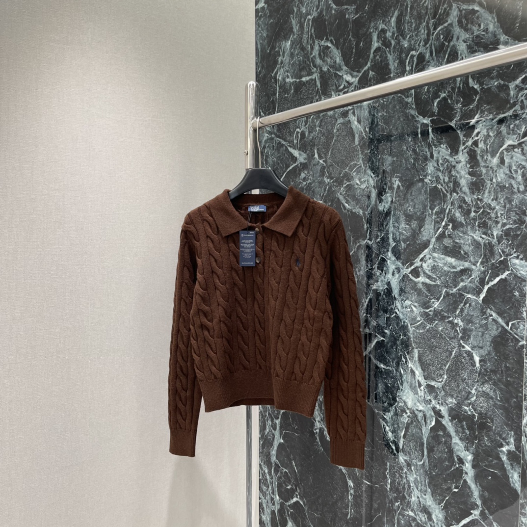 拉夫 25秋冬新款 麻花Polo毛衣 Polo翻领+半开襟纽扣设计 胸前小马刺绣超有辨识度 学院风老钱风