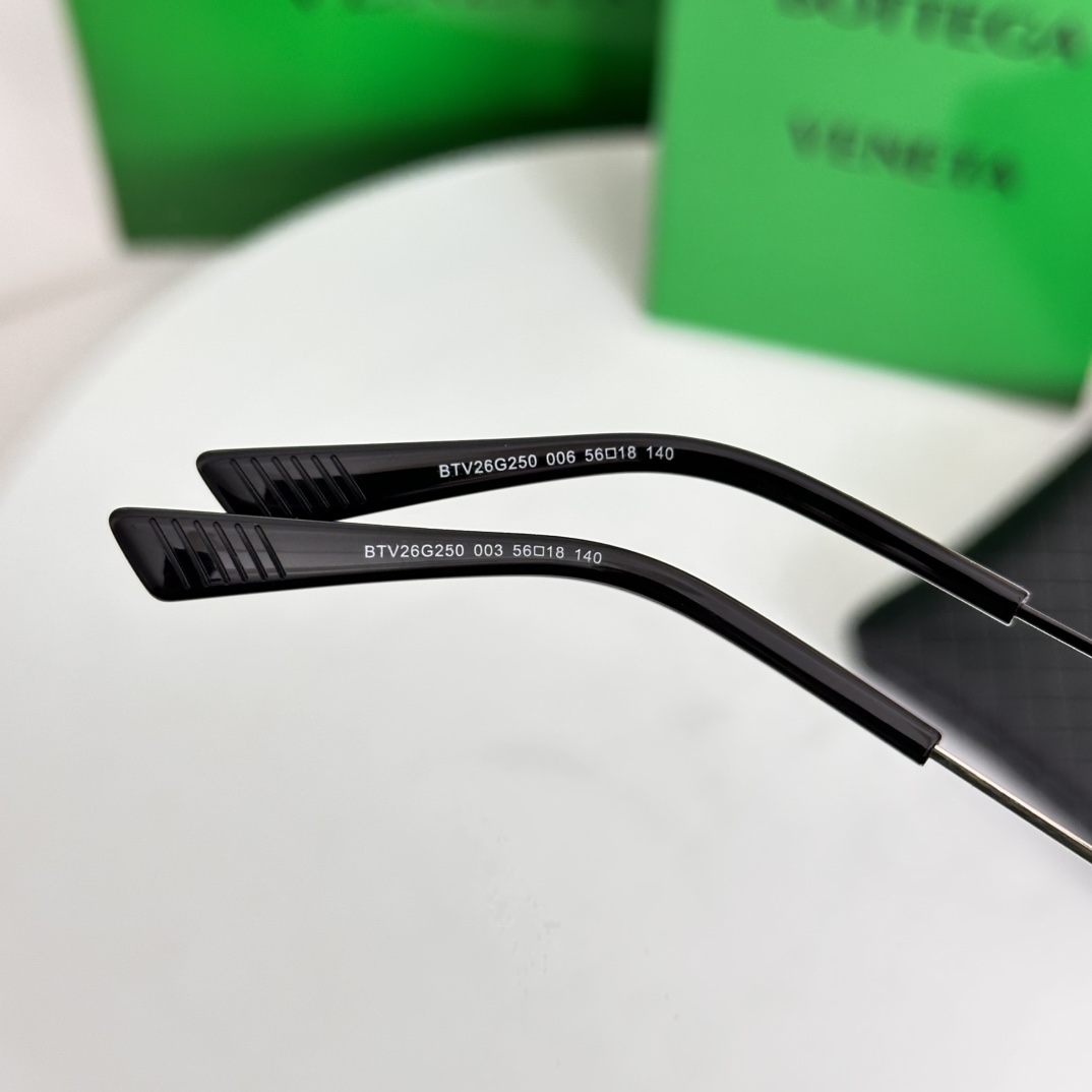 ‼️Bottega Venet*MODEL：BTV26G250SIZE: 56□18-140