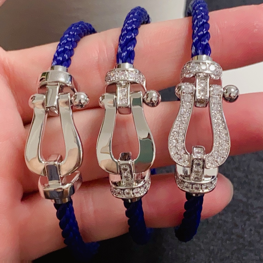 NO:678485,New product release hot Fred Feiden silver buckle full diamond, half diamond, diamond-free horseshoe buckle unisex high-quality nylon rope royal blue bracelet bracelet bracelet!  Big brand of red leather rope in the year of birth, fashionable and exquisite FORCE series bracelets, high-end customization ~ sub-gold micro-plating 18k gold craftsmanship, Seiko horseshoe buckle head bracelet!  The effect is very versatile. Internet celebrity expert. A must-have item for fashionistas. Rose gold, gold and silver buckles for men and women, two sizes 17/19cm, fine jewelry, bracelet, bracelet, gold19860909新品发布火爆费雷德 Fred斐登银色扣头满钻、半钻、无钻马蹄扣中性款高品质尼龙绳宝蓝色手链手绳手镯！本命年红皮绳大牌 时尚 精致FORCE 系列手链高端定制～亚金微电镀18k金工艺 精工马蹄扣头手镯！上手效果非常百搭 网红达人 时尚一族必备单品 玫瑰金、黄金、银色扣头男女情侣款两个码数17/19cm,饰品精品,bracelet,bracelet,gold,Jewelry
