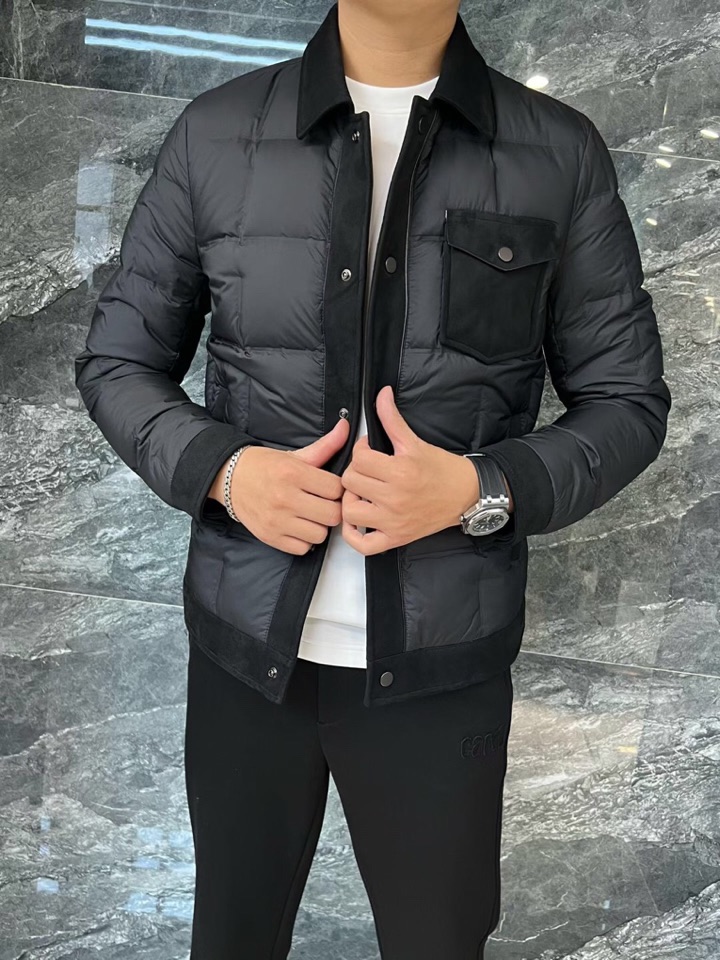 Armani 阿玛尼25SS 秋冬新款翻领羽绒服夹克，经典永不过时，轻奢时尚休闲风格，轻盈保暖柔软！低调