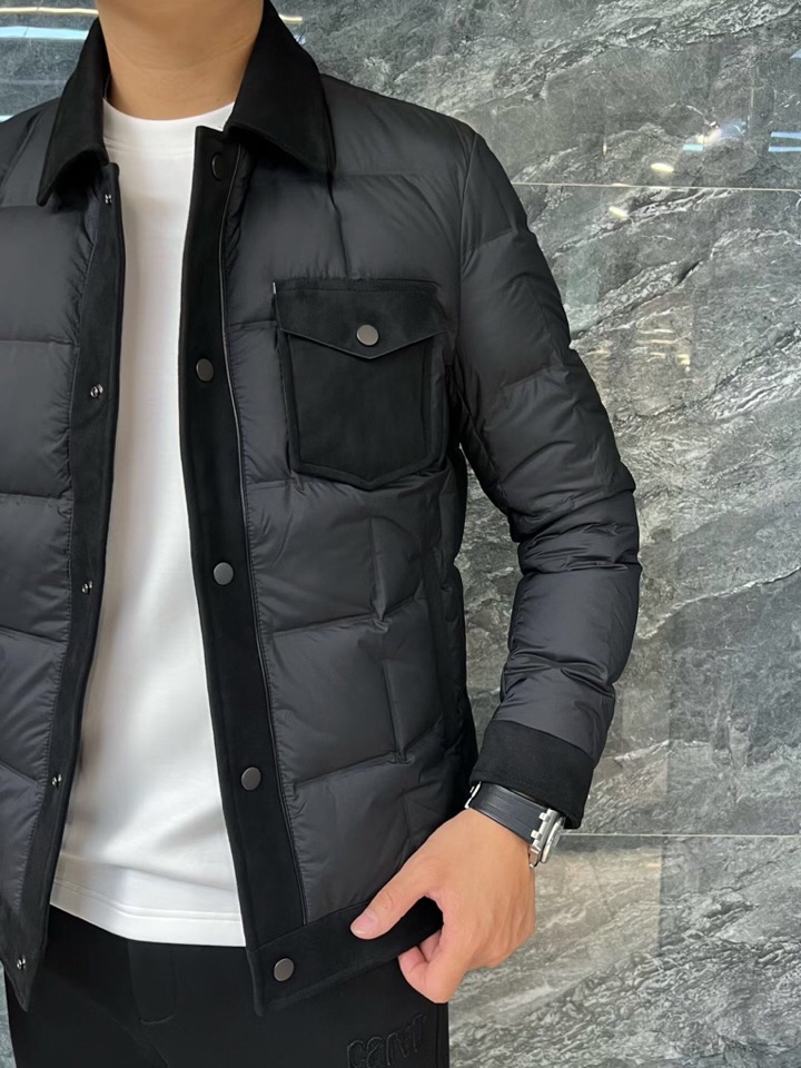 Armani 阿玛尼25SS 秋冬新款翻领羽绒服夹克，经典永不过时，轻奢时尚休闲风格，轻盈保暖柔软！低调