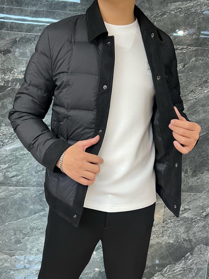 Armani 阿玛尼25SS 秋冬新款翻领羽绒服夹克，经典永不过时，轻奢时尚休闲风格，轻盈保暖柔软！低调