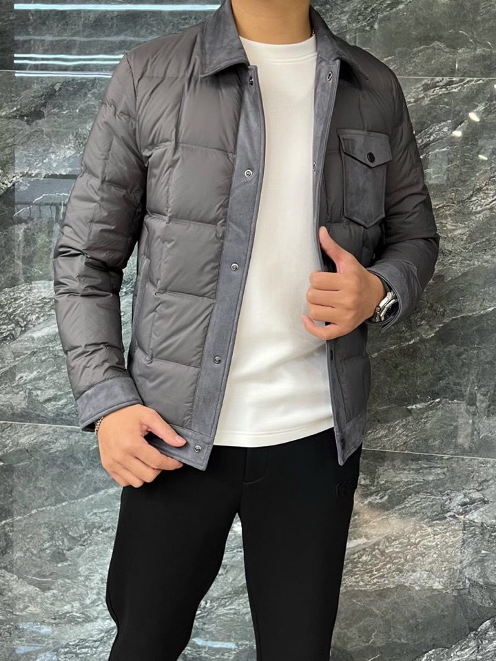 Armani 阿玛尼25SS 秋冬新款翻领羽绒服夹克，经典永不过时，轻奢时尚休闲风格，轻盈保暖柔软！低调