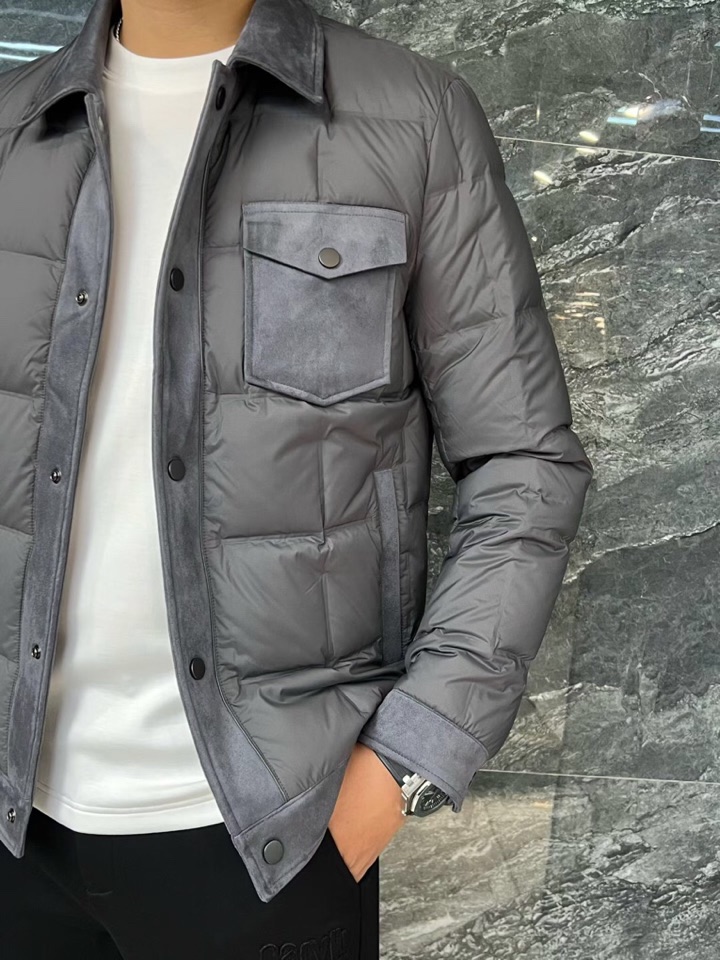 Armani 阿玛尼25SS 秋冬新款翻领羽绒服夹克，经典永不过时，轻奢时尚休闲风格，轻盈保暖柔软！低调