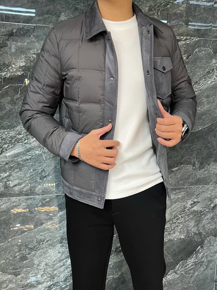 Armani 阿玛尼25SS 秋冬新款翻领羽绒服夹克，经典永不过时，轻奢时尚休闲风格，轻盈保暖柔软！低调