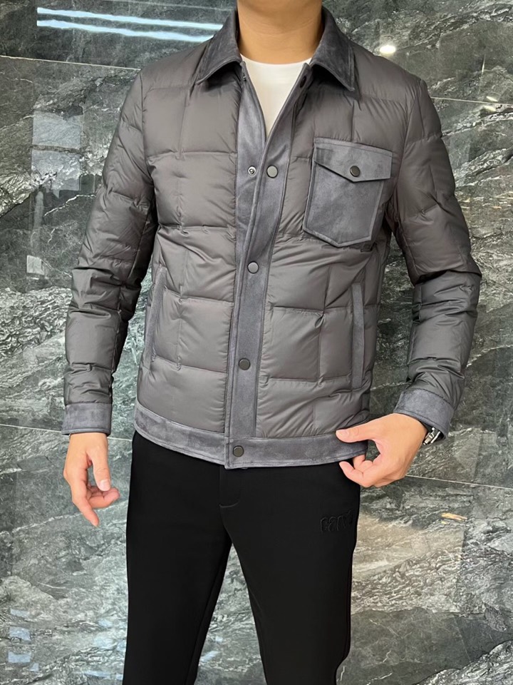 Armani 阿玛尼25SS 秋冬新款翻领羽绒服夹克，经典永不过时，轻奢时尚休闲风格，轻盈保暖柔软！低调