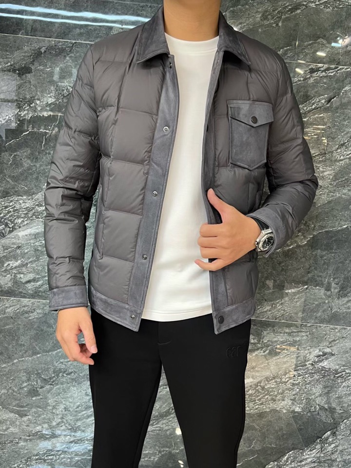 Armani 阿玛尼25SS 秋冬新款翻领羽绒服夹克，经典永不过时，轻奢时尚休闲风格，轻盈保暖柔软！低调