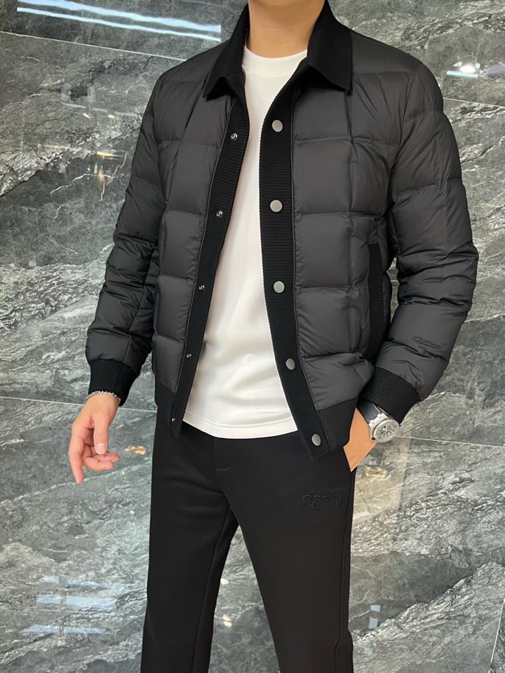 Armani 阿玛尼25SS 秋冬新款翻领羽绒服夹克，经典永不过时，轻奢时尚休闲风格，轻盈保暖柔软！低调