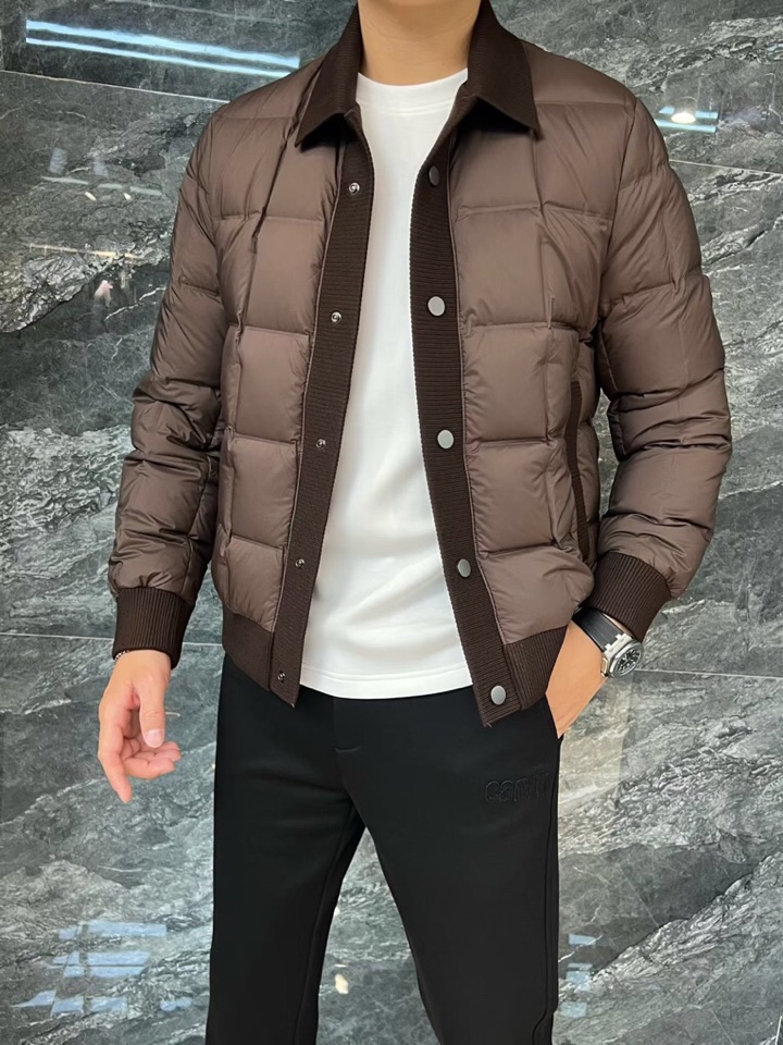Armani 阿玛尼25SS 秋冬新款翻领羽绒服夹克，经典永不过时，轻奢时尚休闲风格，轻盈保暖柔软！低调