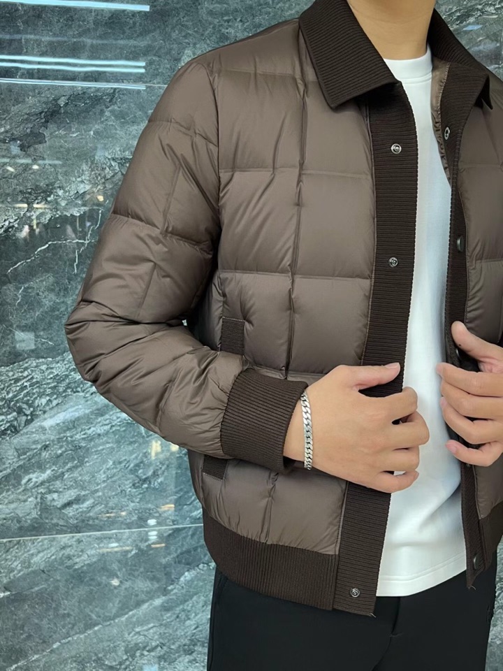 Armani 阿玛尼25SS 秋冬新款翻领羽绒服夹克，经典永不过时，轻奢时尚休闲风格，轻盈保暖柔软！低调