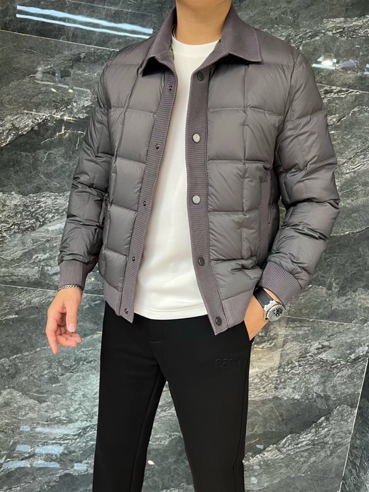 Armani 阿玛尼25SS 秋冬新款翻领羽绒服夹克，经典永不过时，轻奢时尚休闲风格，轻盈保暖柔软！低调