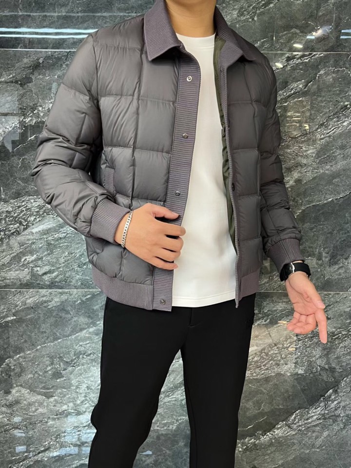 Armani 阿玛尼25SS 秋冬新款翻领羽绒服夹克，经典永不过时，轻奢时尚休闲风格，轻盈保暖柔软！低调