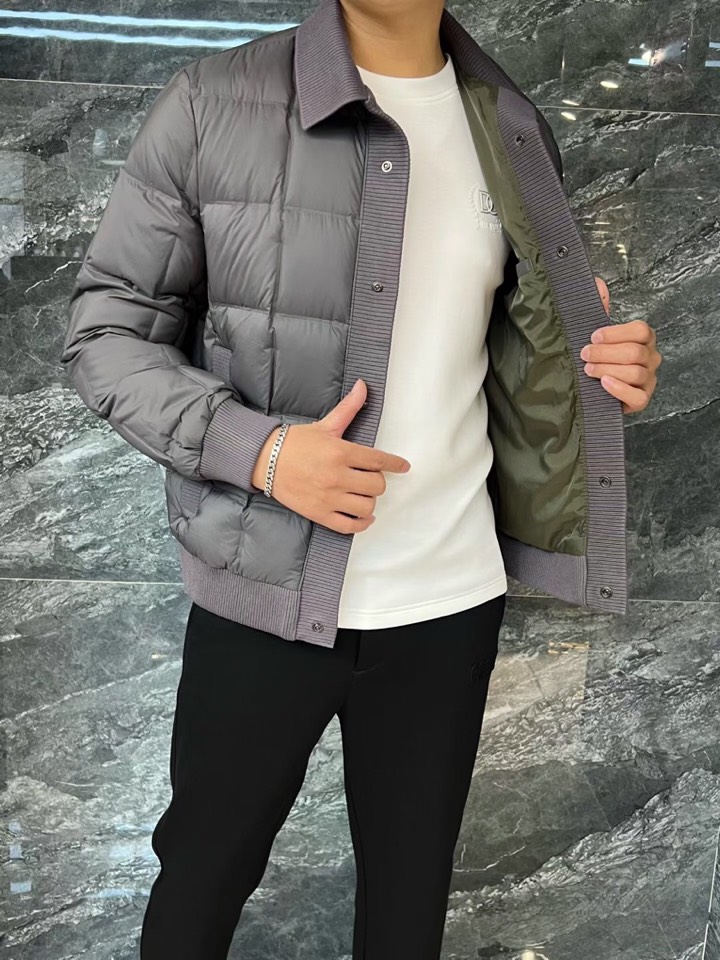 Armani 阿玛尼25SS 秋冬新款翻领羽绒服夹克，经典永不过时，轻奢时尚休闲风格，轻盈保暖柔软！低调