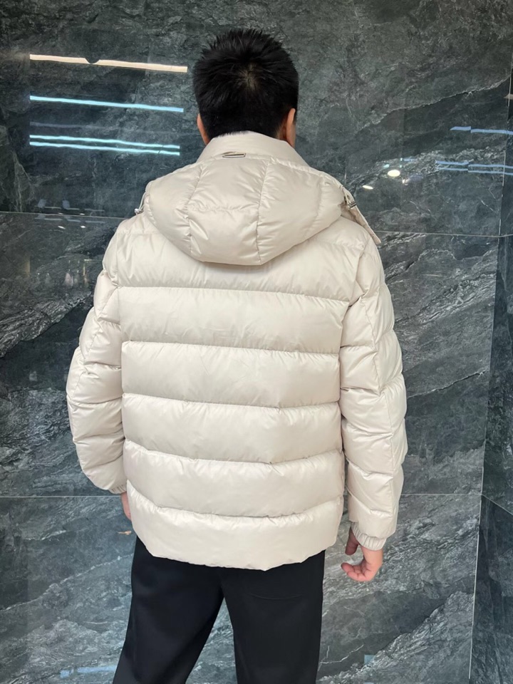 Dolce & Gabbana 杜嘉班纳25SS 秋冬男士时尚连帽羽绒服 轻奢时尚休闲风格，轻盈保暖柔软