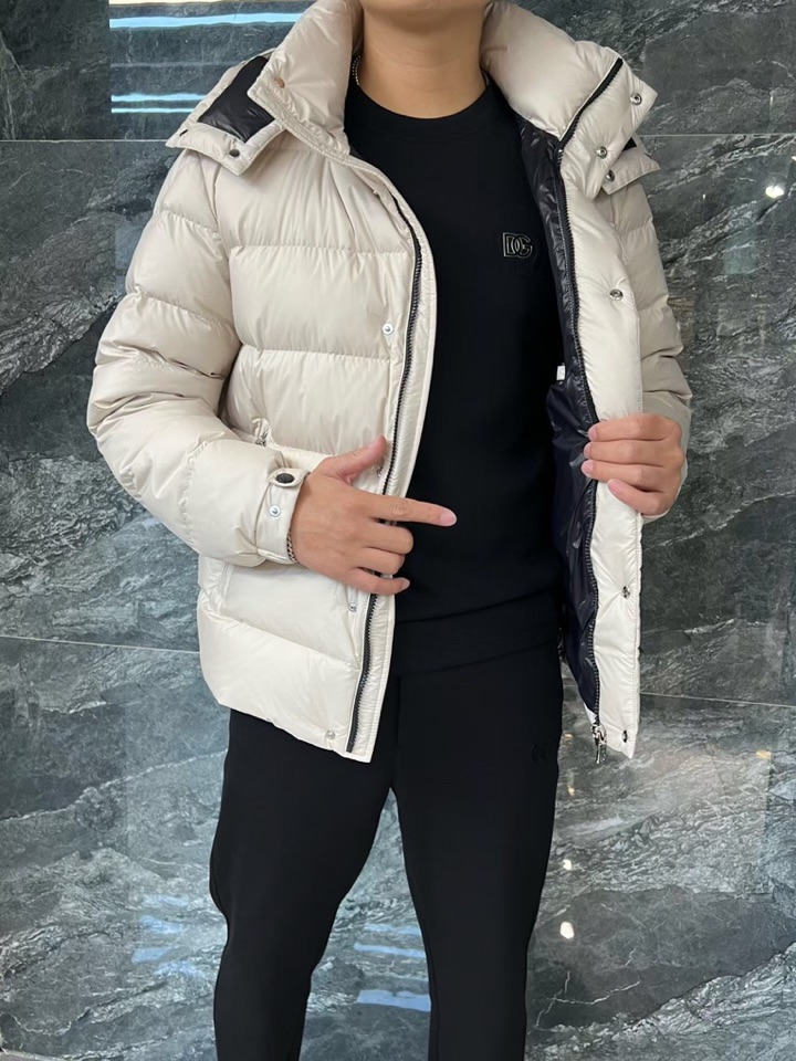 Dolce & Gabbana 杜嘉班纳25SS 秋冬男士时尚连帽羽绒服 轻奢时尚休闲风格，轻盈保暖柔软