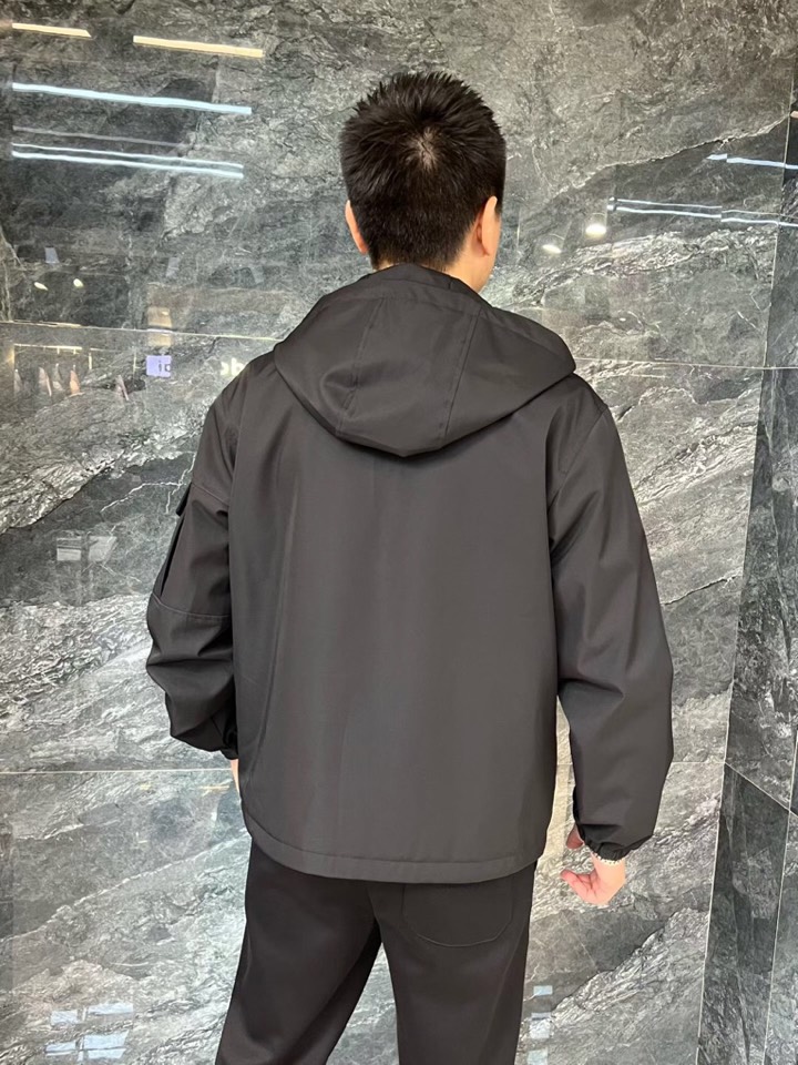 Dolce & Gabbana 杜嘉班纳25SS 秋冬新款翻领羽绒服夹克，经典永不过时，轻奢时尚休闲风格