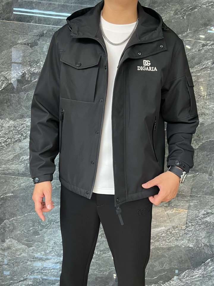 Dolce & Gabbana 杜嘉班纳25SS 秋冬新款翻领羽绒服夹克，经典永不过时，轻奢时尚休闲风格