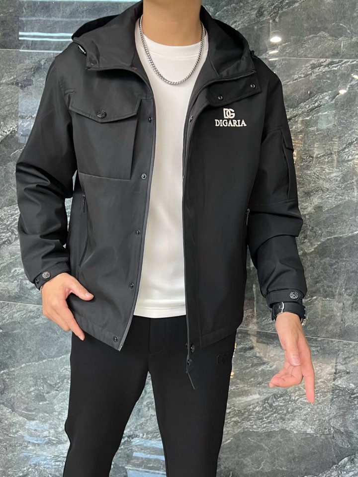 Dolce & Gabbana 杜嘉班纳25SS 秋冬新款翻领羽绒服夹克，经典永不过时，轻奢时尚休闲风格