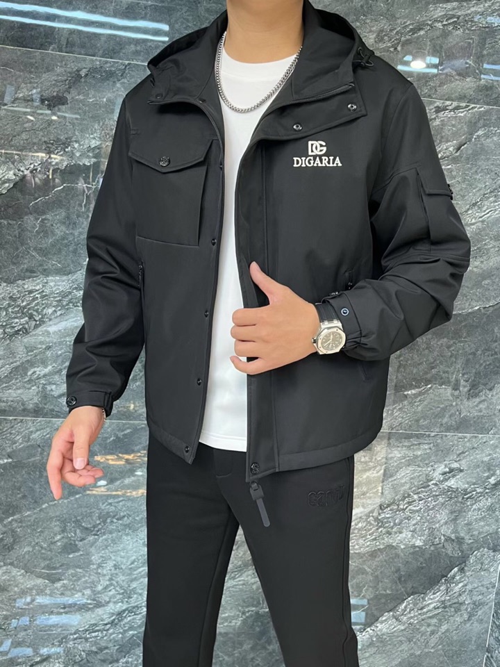 Dolce & Gabbana 杜嘉班纳25SS 秋冬新款翻领羽绒服夹克，经典永不过时，轻奢时尚休闲风格