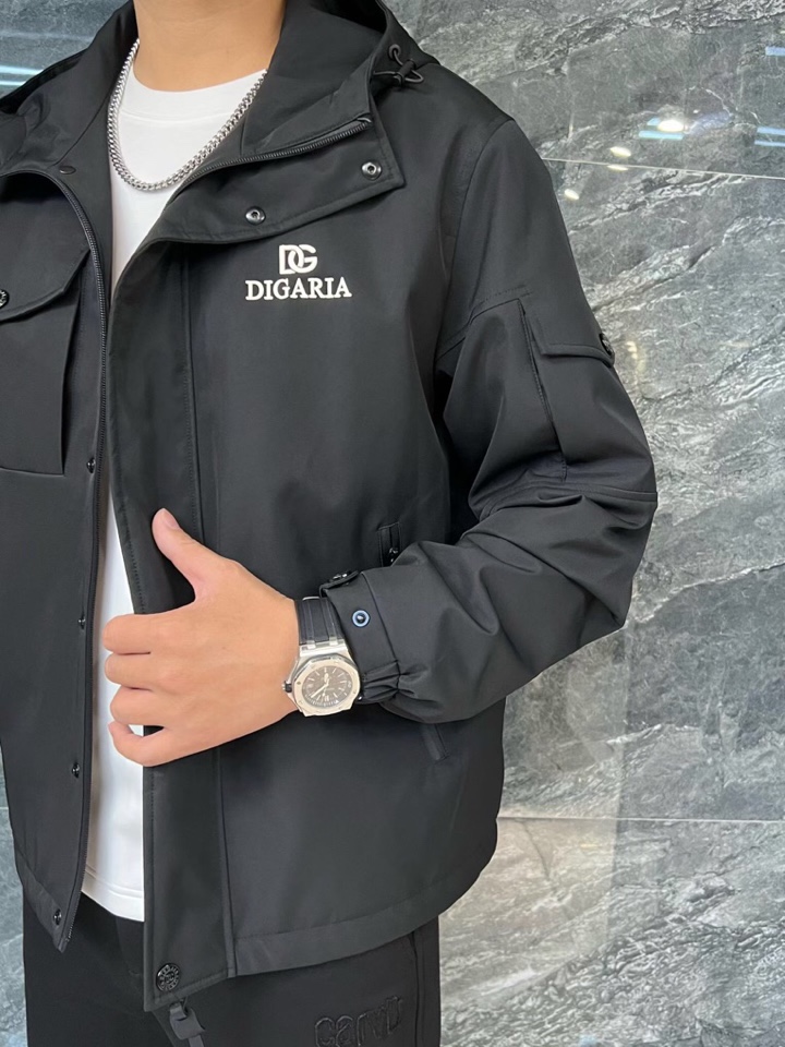 Dolce & Gabbana 杜嘉班纳25SS 秋冬新款翻领羽绒服夹克，经典永不过时，轻奢时尚休闲风格