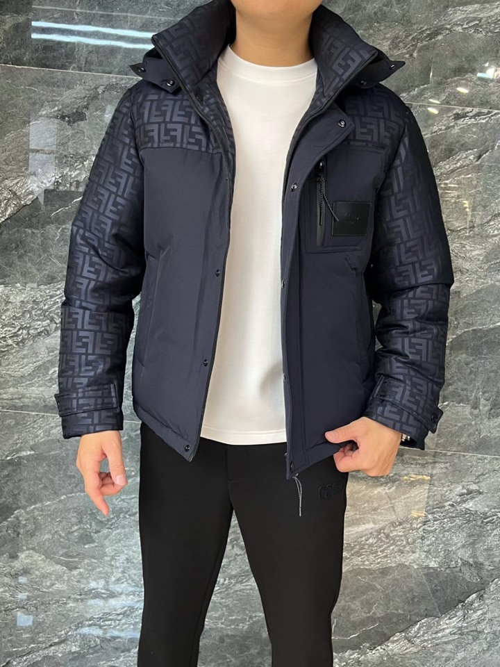 FENDI 芬迪25SS 秋冬男士时尚连帽羽绒服 轻奢时尚休闲风格，轻盈保暖柔软！低调系列时尚百搭，就是