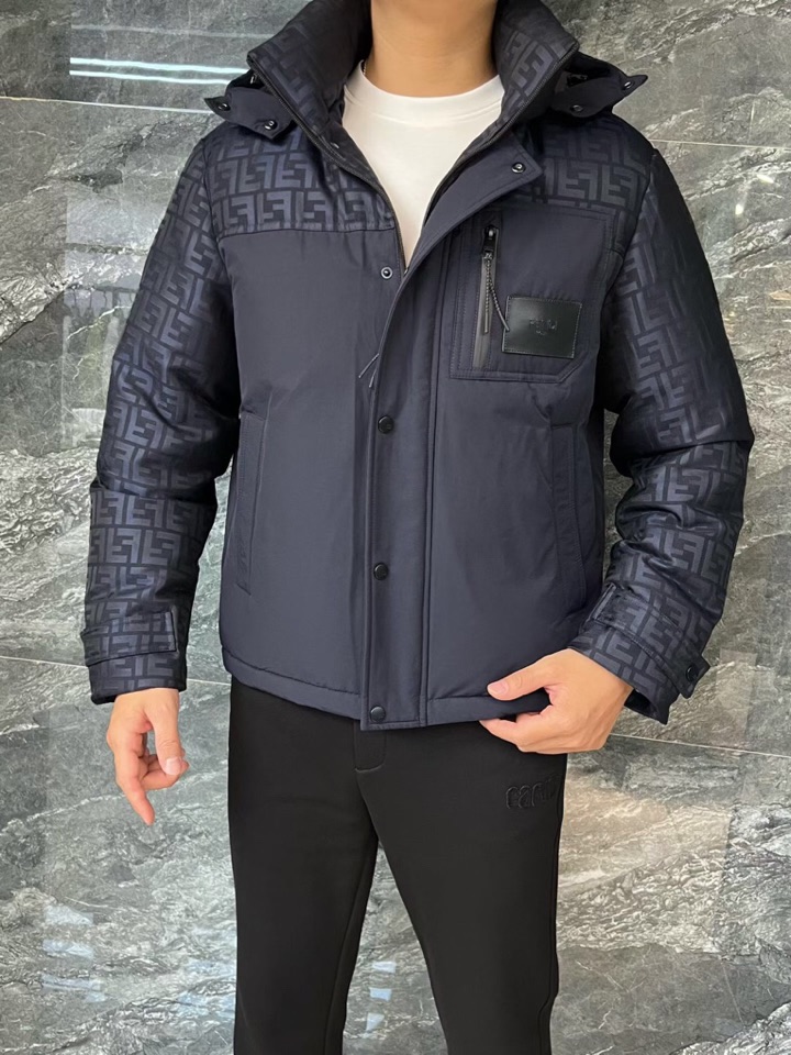 FENDI 芬迪25SS 秋冬男士时尚连帽羽绒服 轻奢时尚休闲风格，轻盈保暖柔软！低调系列时尚百搭，就是