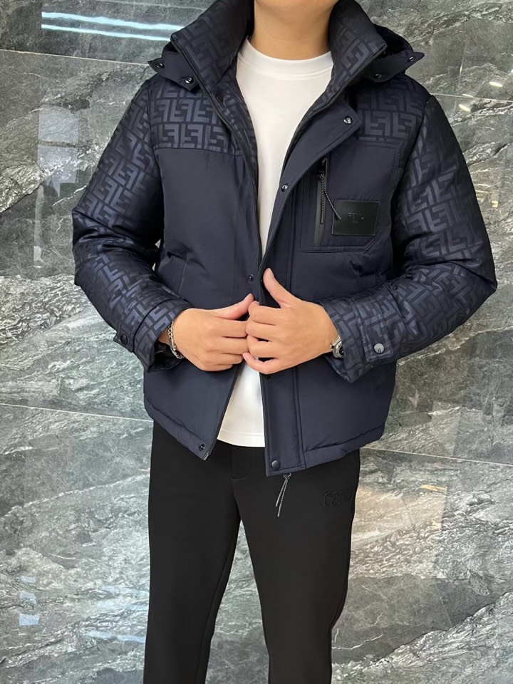 FENDI 芬迪25SS 秋冬男士时尚连帽羽绒服 轻奢时尚休闲风格，轻盈保暖柔软！低调系列时尚百搭，就是