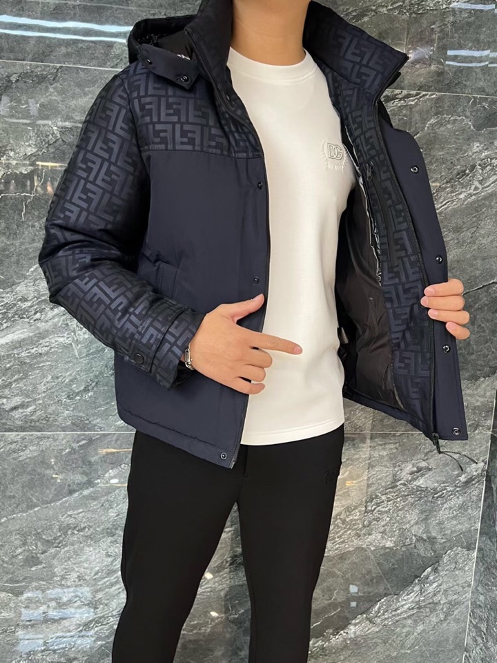 FENDI 芬迪25SS 秋冬男士时尚连帽羽绒服 轻奢时尚休闲风格，轻盈保暖柔软！低调系列时尚百搭，就是