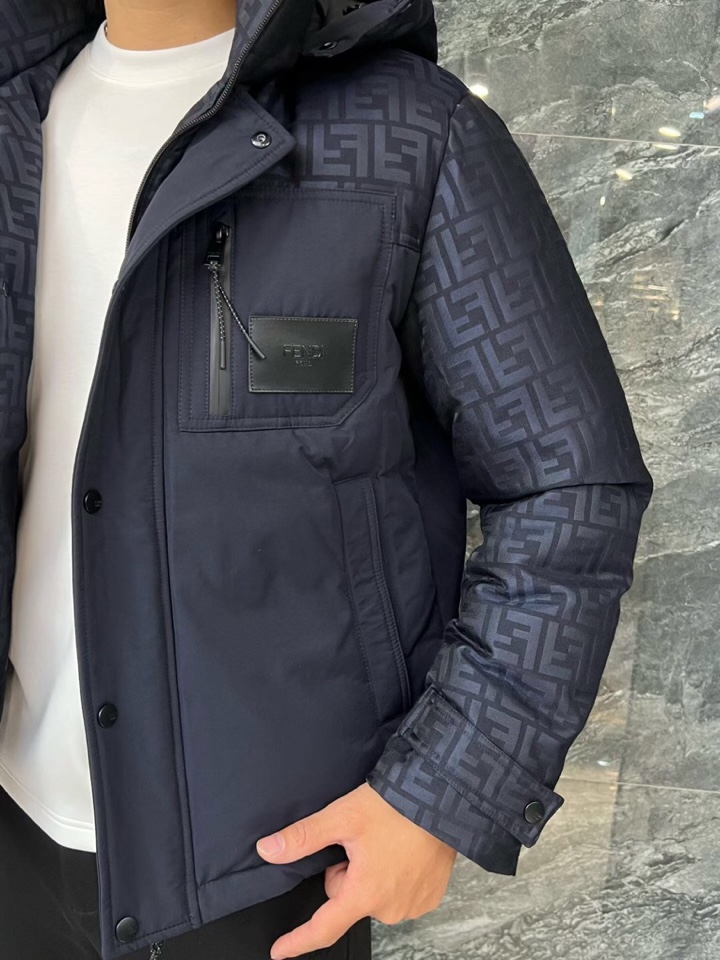 FENDI 芬迪25SS 秋冬男士时尚连帽羽绒服 轻奢时尚休闲风格，轻盈保暖柔软！低调系列时尚百搭，就是