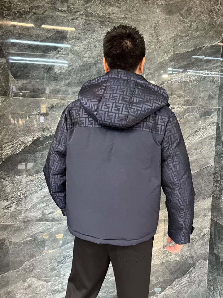 FENDI 芬迪25SS 秋冬男士时尚连帽羽绒服 轻奢时尚休闲风格，轻盈保暖柔软！低调系列时尚百搭，就是