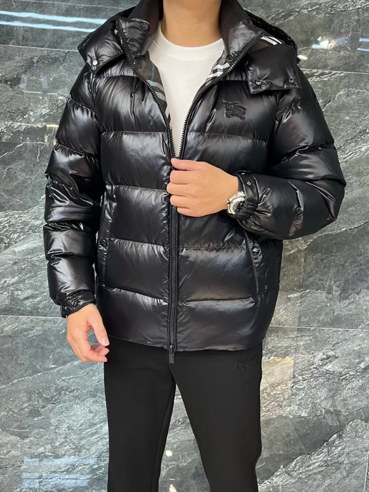 Burberry 巴宝莉25SS 秋冬男士时尚连帽羽绒服 轻奢时尚休闲风格，轻盈保暖柔软！低调系列时尚百