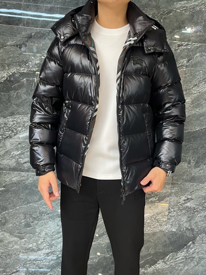 Burberry 巴宝莉25SS 秋冬男士时尚连帽羽绒服 轻奢时尚休闲风格，轻盈保暖柔软！低调系列时尚百