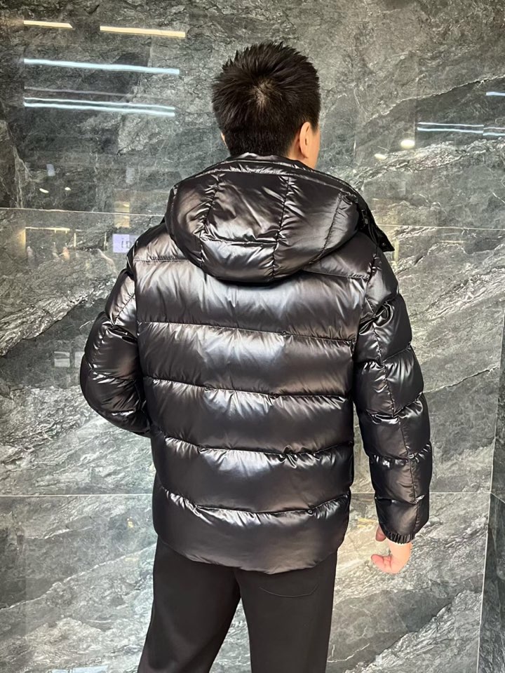 Burberry 巴宝莉25SS 秋冬男士时尚连帽羽绒服 轻奢时尚休闲风格，轻盈保暖柔软！低调系列时尚百