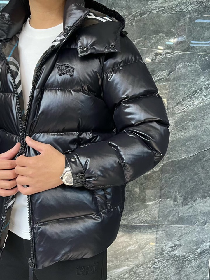 Burberry 巴宝莉25SS 秋冬男士时尚连帽羽绒服 轻奢时尚休闲风格，轻盈保暖柔软！低调系列时尚百