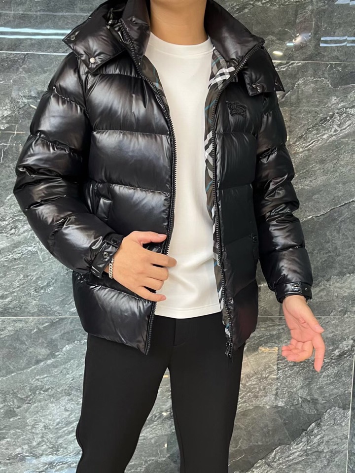 Burberry 巴宝莉25SS 秋冬男士时尚连帽羽绒服 轻奢时尚休闲风格，轻盈保暖柔软！低调系列时尚百