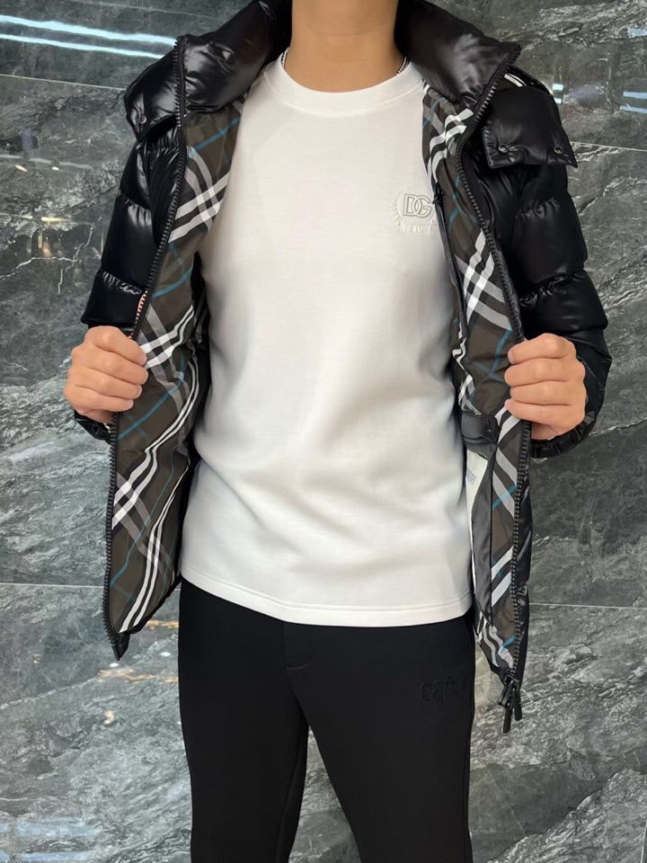 Burberry 巴宝莉25SS 秋冬男士时尚连帽羽绒服 轻奢时尚休闲风格，轻盈保暖柔软！低调系列时尚百