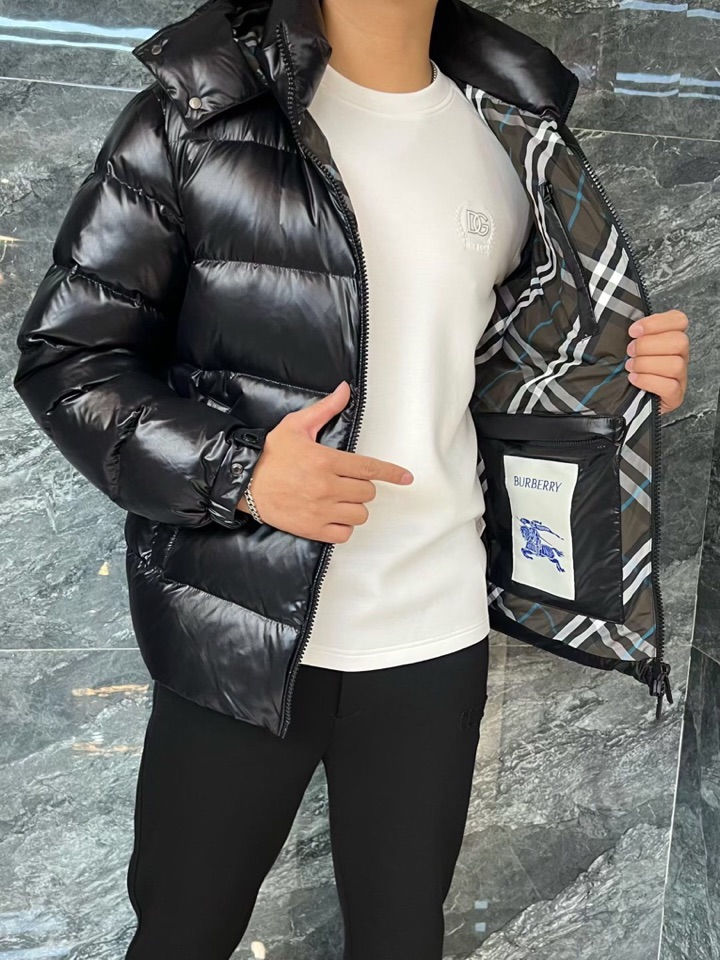 Burberry 巴宝莉25SS 秋冬男士时尚连帽羽绒服 轻奢时尚休闲风格，轻盈保暖柔软！低调系列时尚百