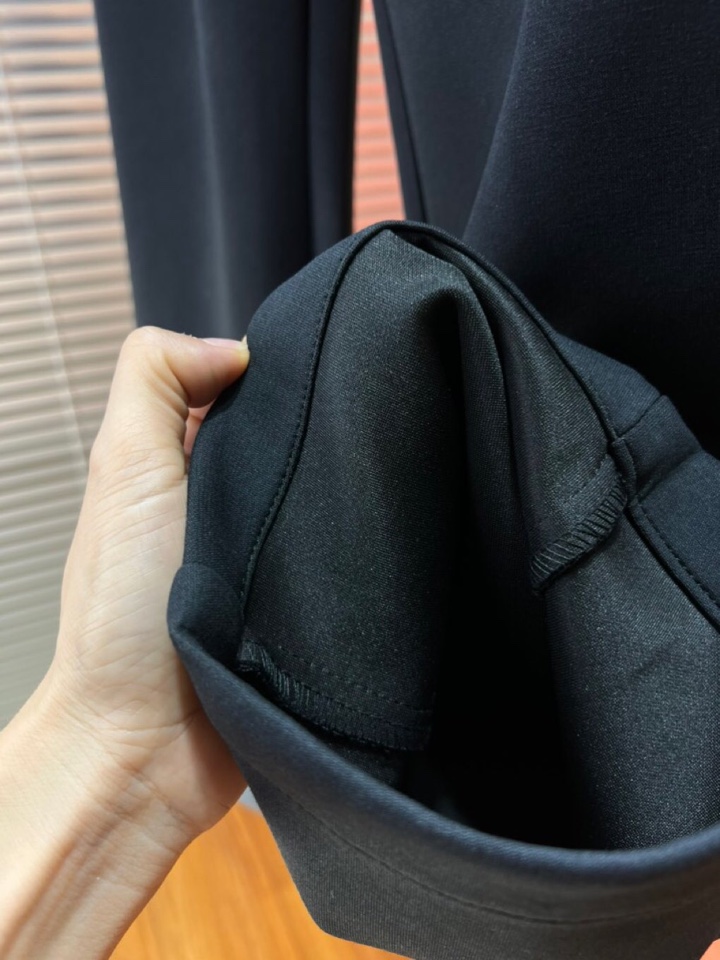 LOEWE 罗意威2025秋冬新款休闲裤！官网同步发售。品牌经典LOGO休闲裤 ，定制面料，舒适度极好，