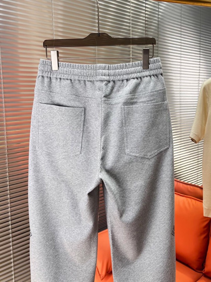 Givenchy 纪梵希2025秋冬新款休闲裤！官网同步发售。品牌经典LOGO休闲裤 ，定制面料，舒适度